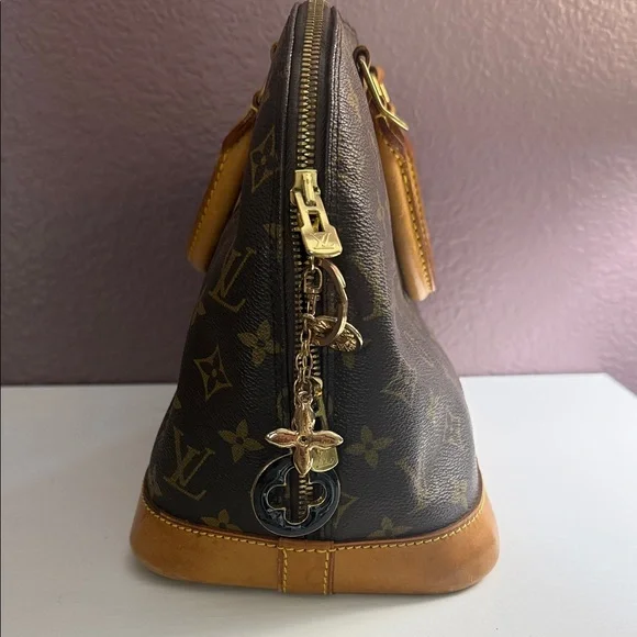 Louis Vuitton Monogram Alma - Picture 4 of 9
